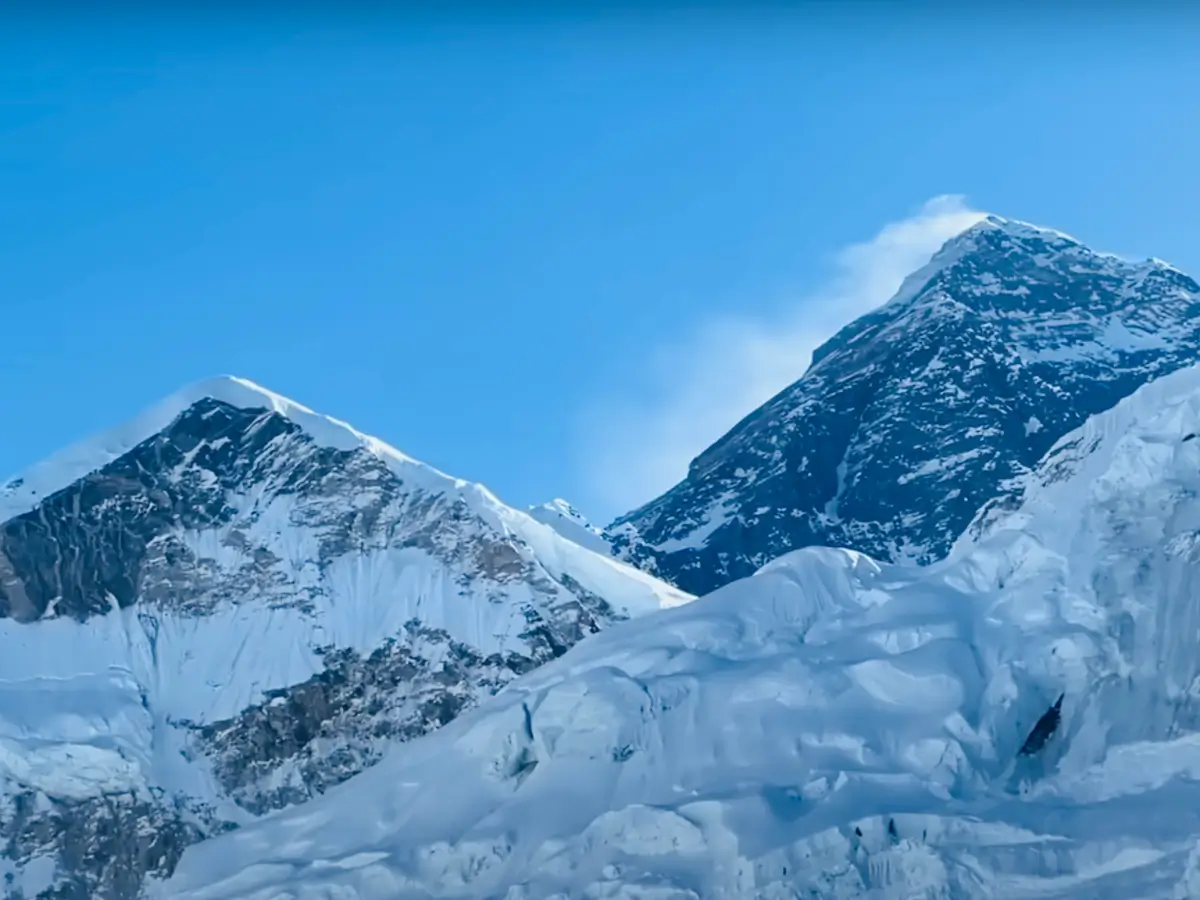 beautiful-mt-everest-during-ebc-trek
