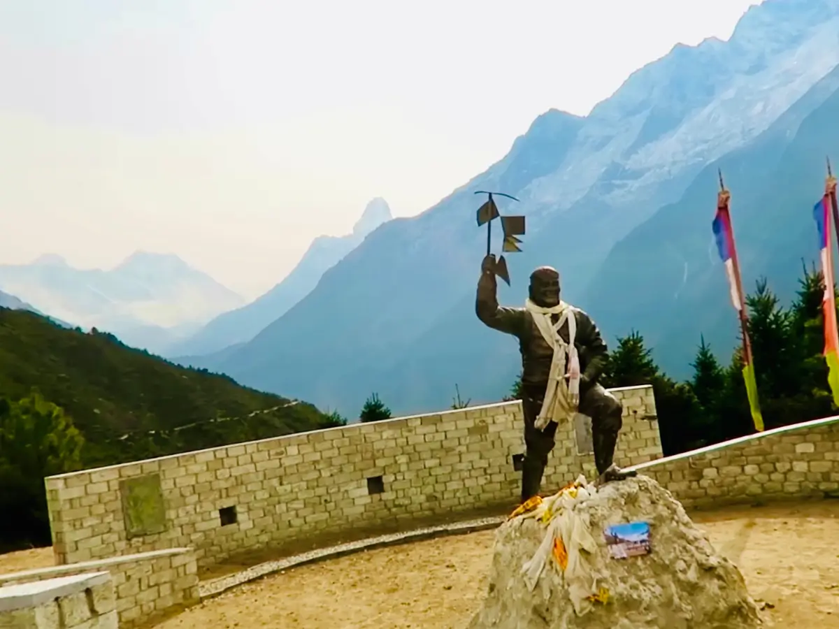 Namche Bazaar Backround Everest