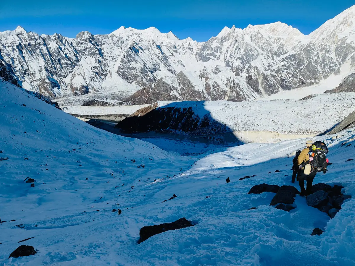 near-larkya-la-pass-in-manaslu
